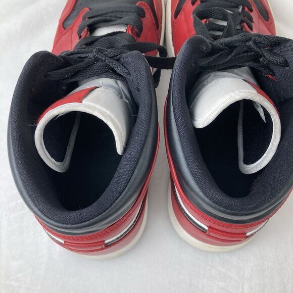 Nike Air Jordan 1 Mens Size 12 Mid Chicago Black Toe Red 2020 Retro 554724-069 main image 13